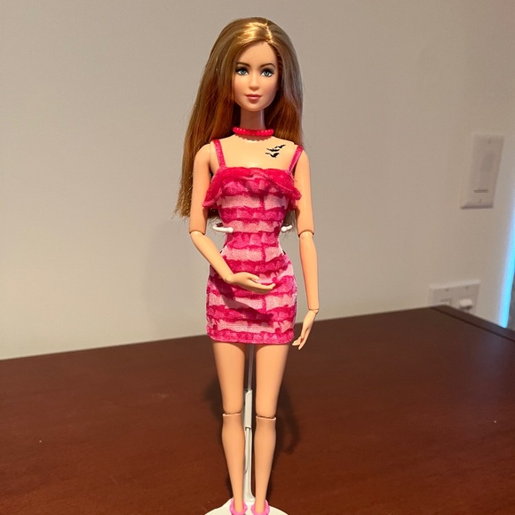 Barbie Doll 2014 Divergent Tris - Picture 6 of 8